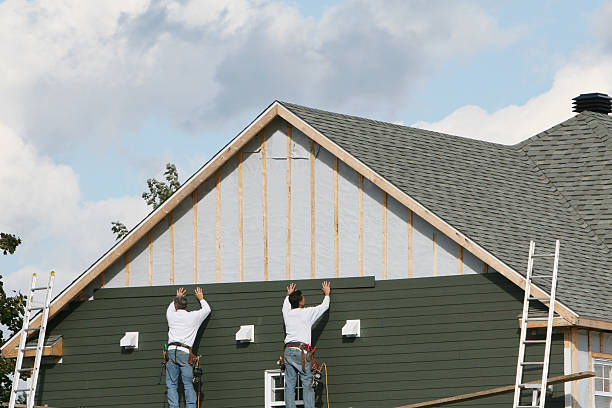 Professional Siding technician working in Yorkville, IL